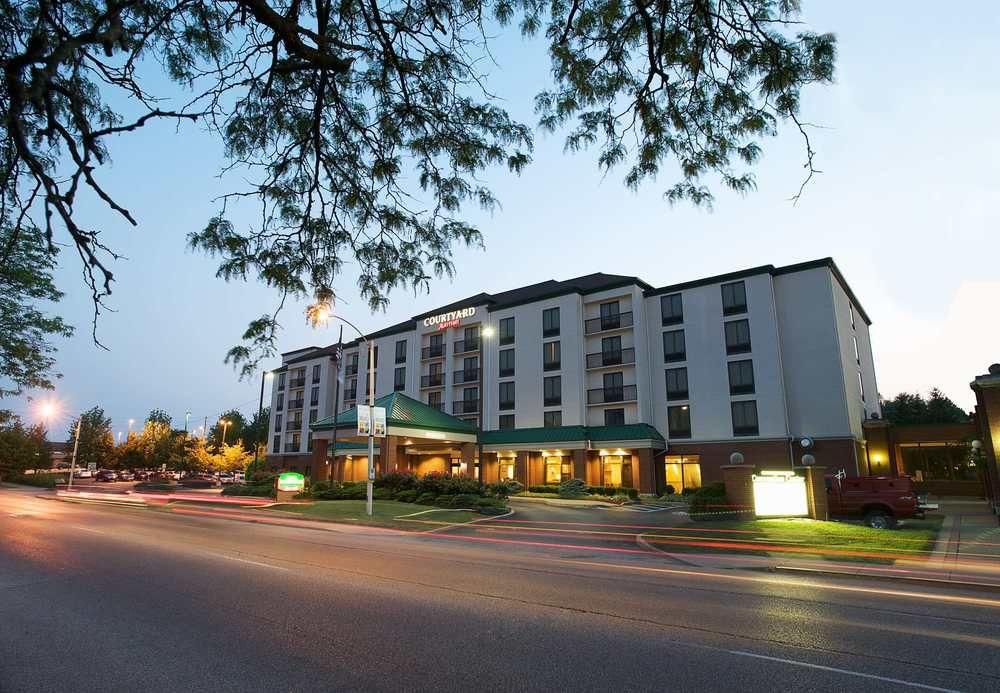 Courtyard By Marriott Bloomington Exterior foto