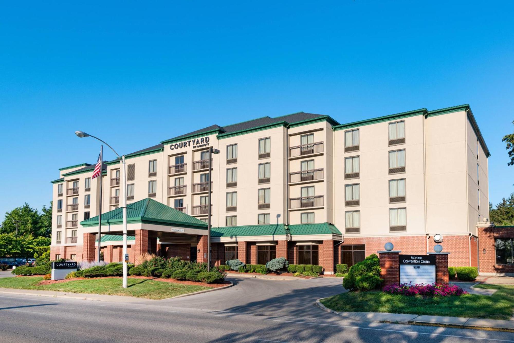 Courtyard By Marriott Bloomington Exterior foto