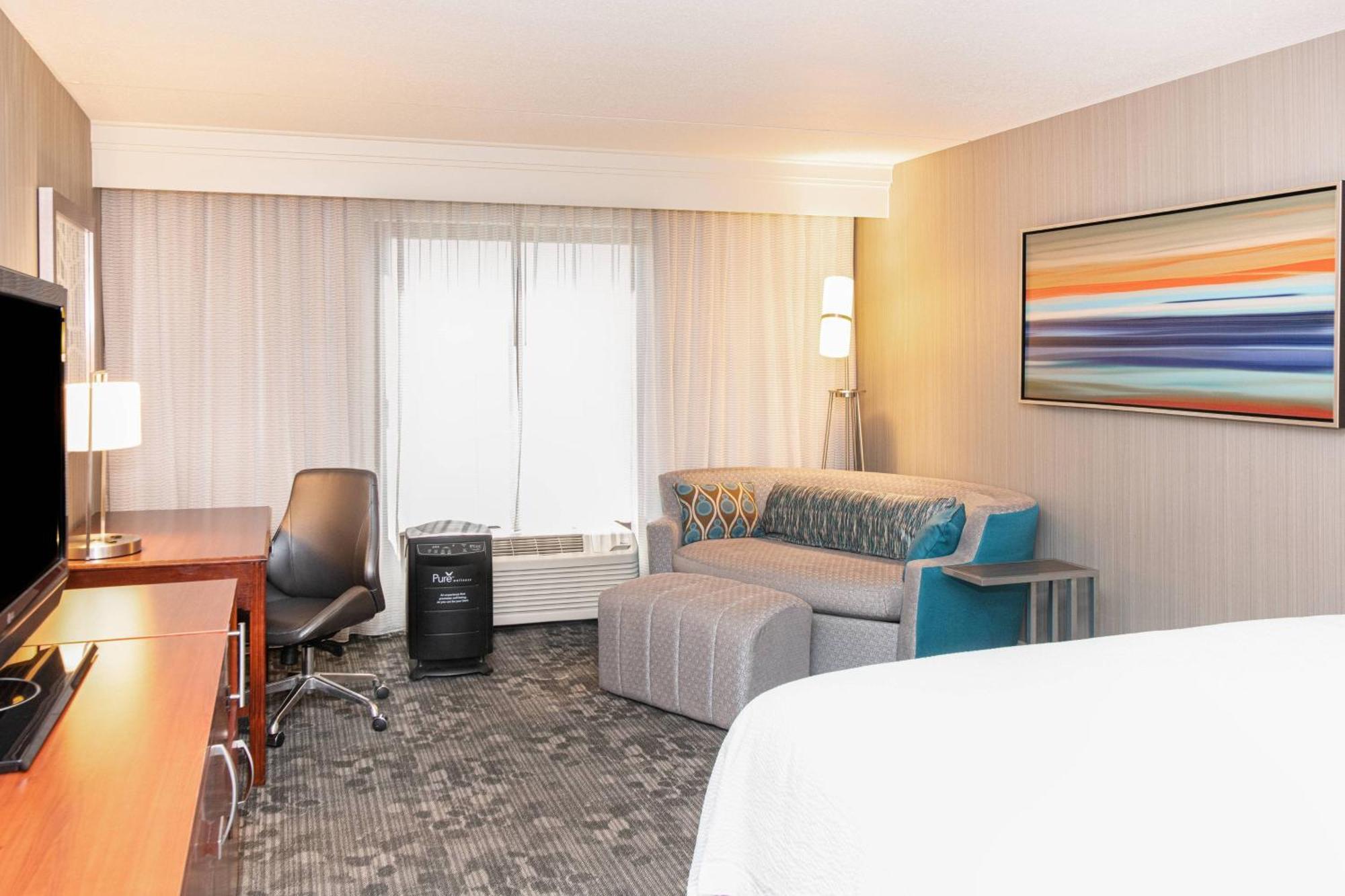 Courtyard By Marriott Bloomington Exterior foto