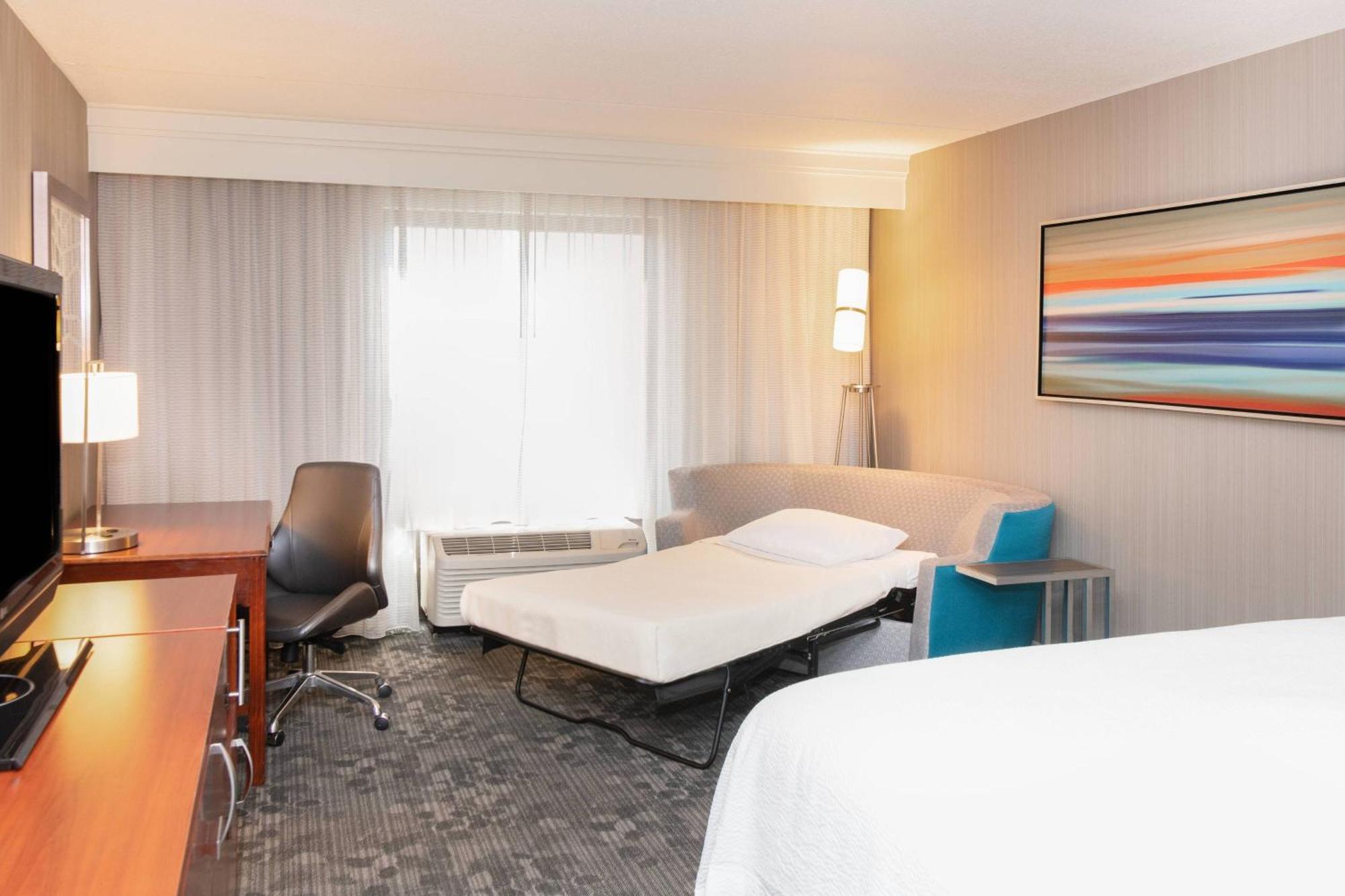 Courtyard By Marriott Bloomington Exterior foto