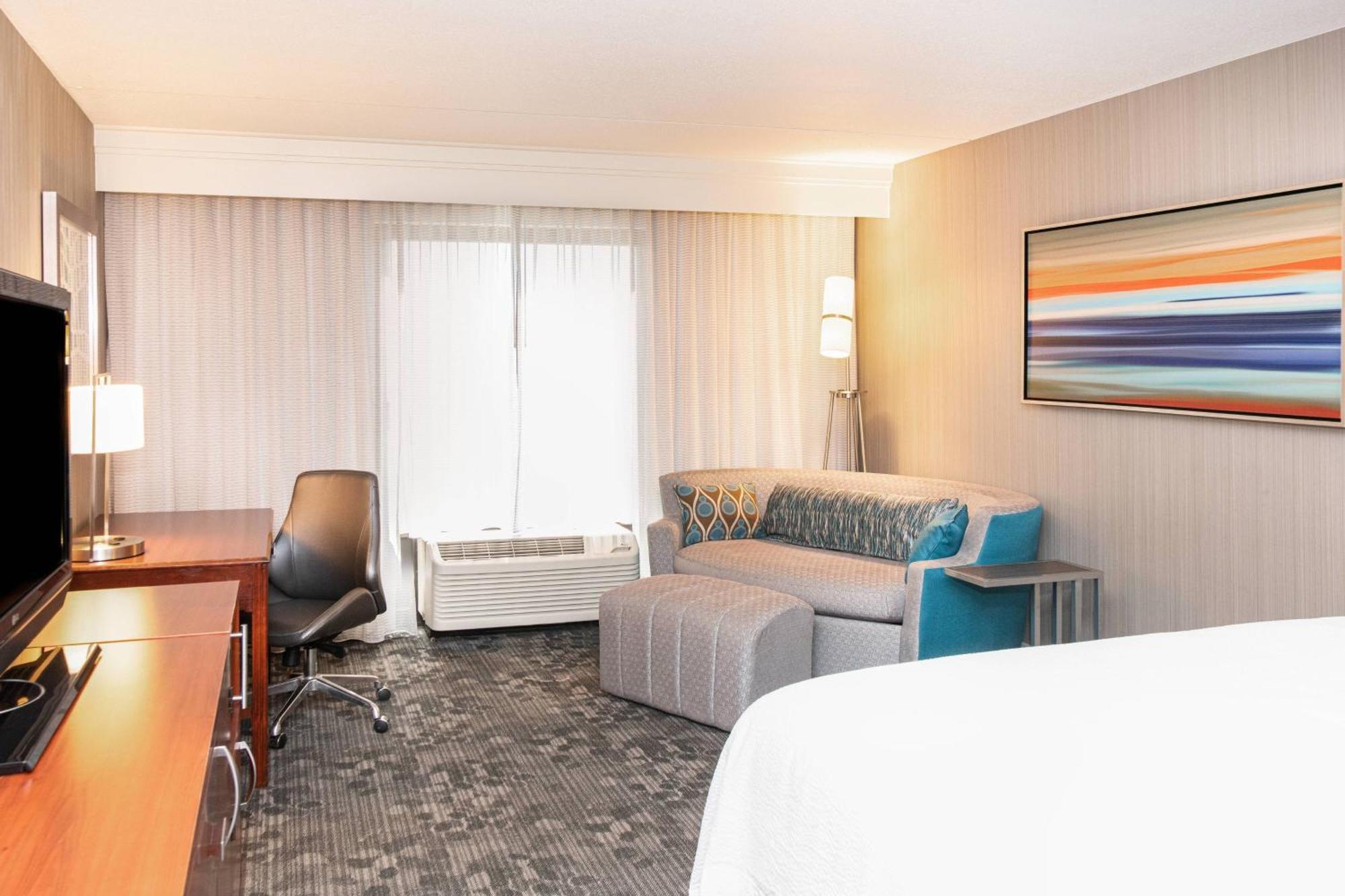 Courtyard By Marriott Bloomington Exterior foto