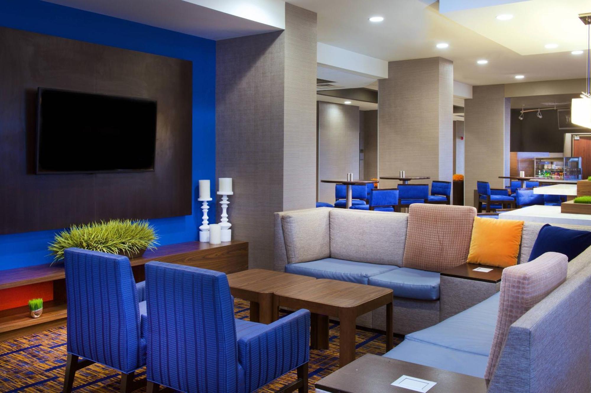 Courtyard By Marriott Bloomington Exterior foto