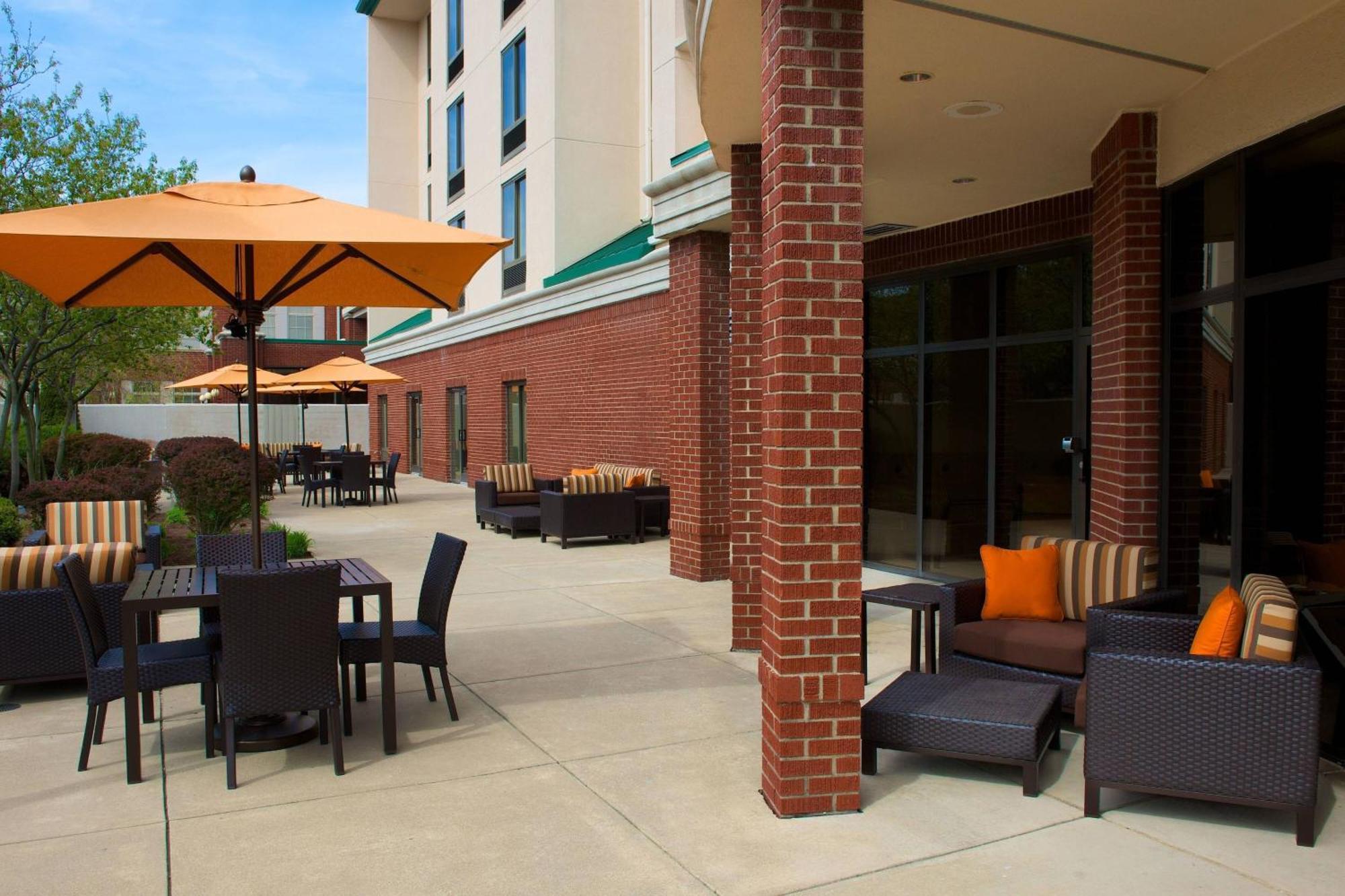 Courtyard By Marriott Bloomington Exterior foto