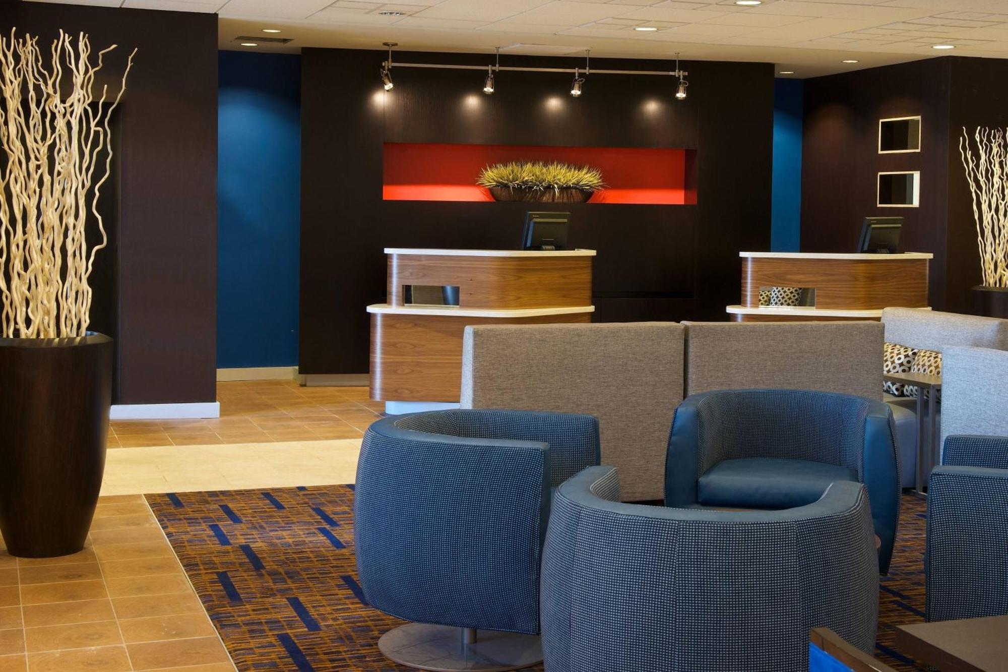 Courtyard By Marriott Bloomington Exterior foto