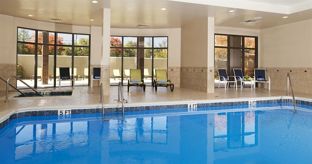 Courtyard By Marriott Bloomington Exterior foto